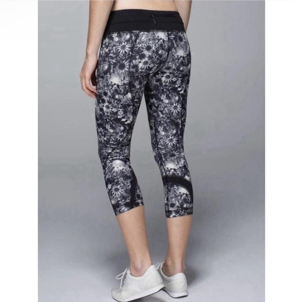 Lululemon Floral Crop Leggings Womens Size 2 Black White Yoga Running Workout